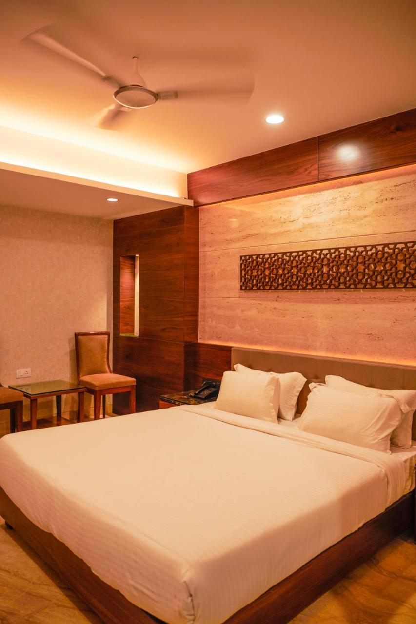 The Atithi Niwas Hotel Indore Esterno foto