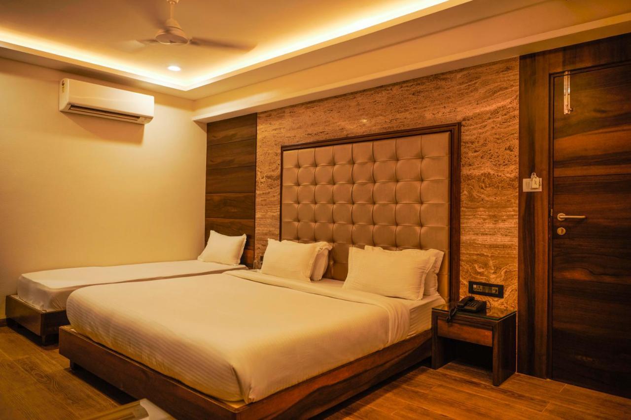 The Atithi Niwas Hotel Indore Esterno foto