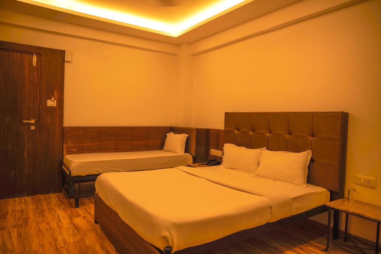 The Atithi Niwas Hotel Indore Esterno foto